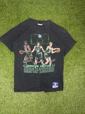 Vintage 90s Nutmeg Boston Celtics Triple Threat T-Shirt Larry Bird McHale Parish